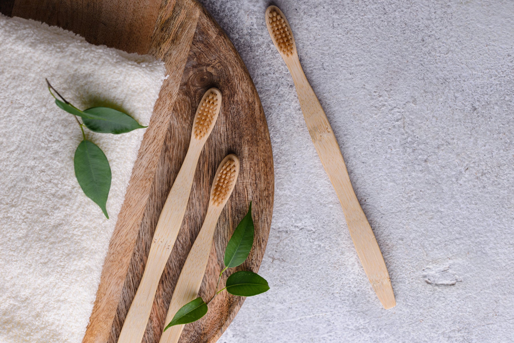 The Best Natural Toothpaste & Bamboo Toothbrushes (UK): A Complete Natural Dental Care Guide