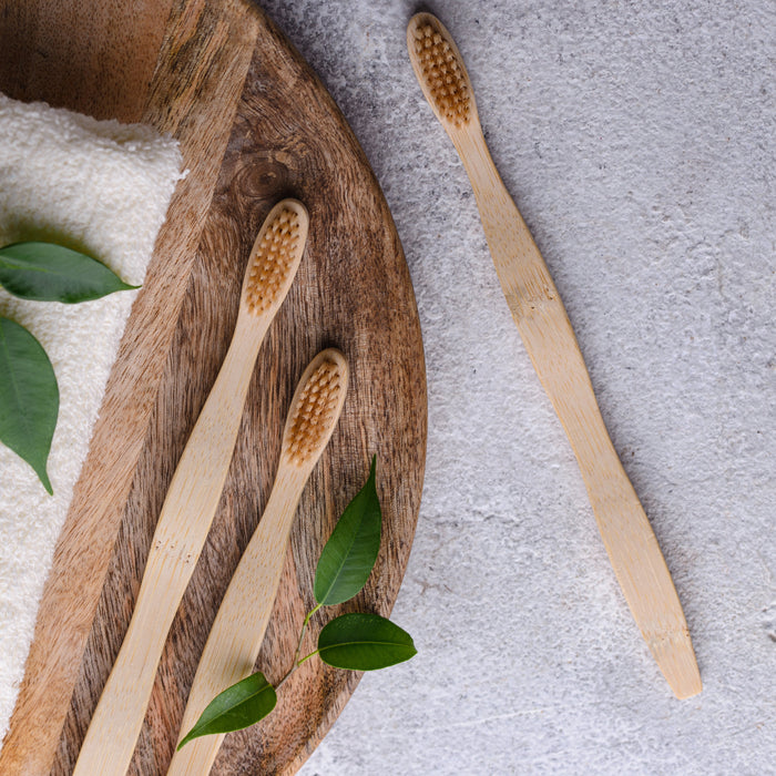 The Best Natural Toothpaste & Bamboo Toothbrushes (UK): A Complete Natural Dental Care Guide